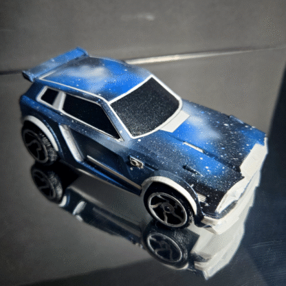 Fennec - White Trim - Blue Body - White Interstellar Decal - Silver Chakram